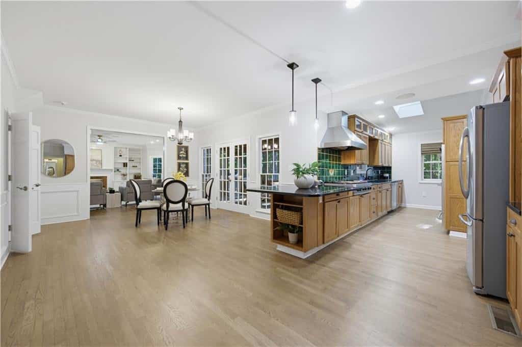 Listing photo 4