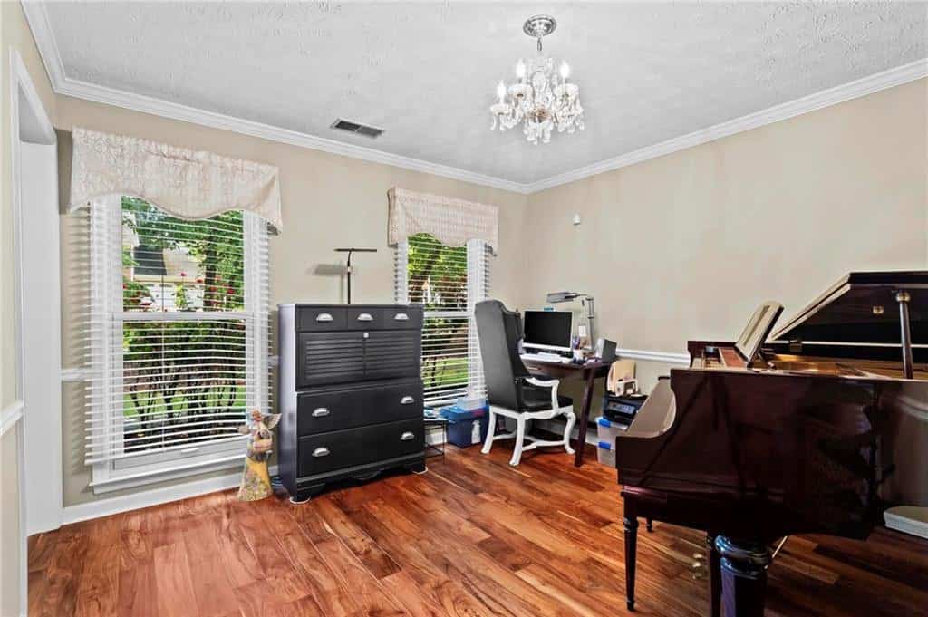 Listing photo 6