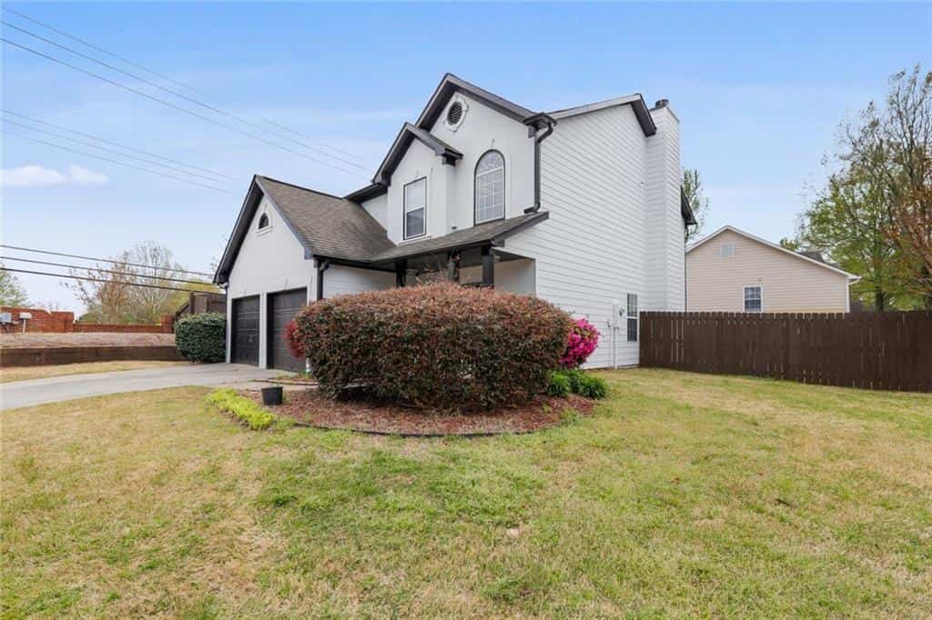 Listing photo 2