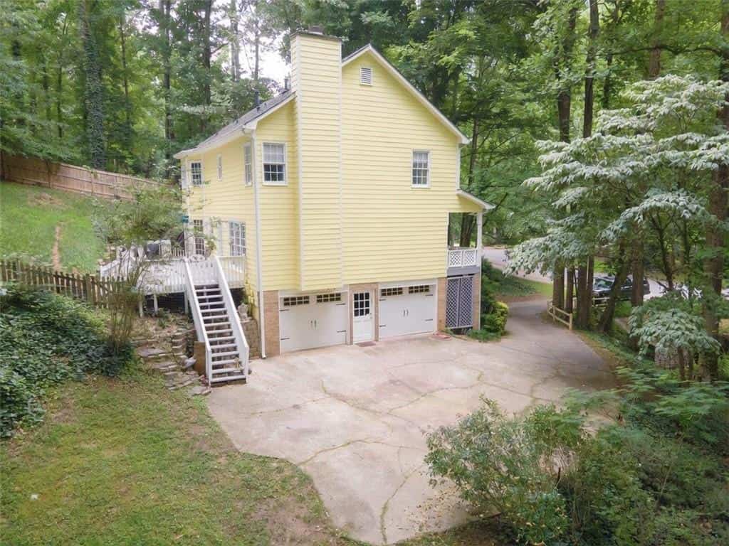 Listing photo 2