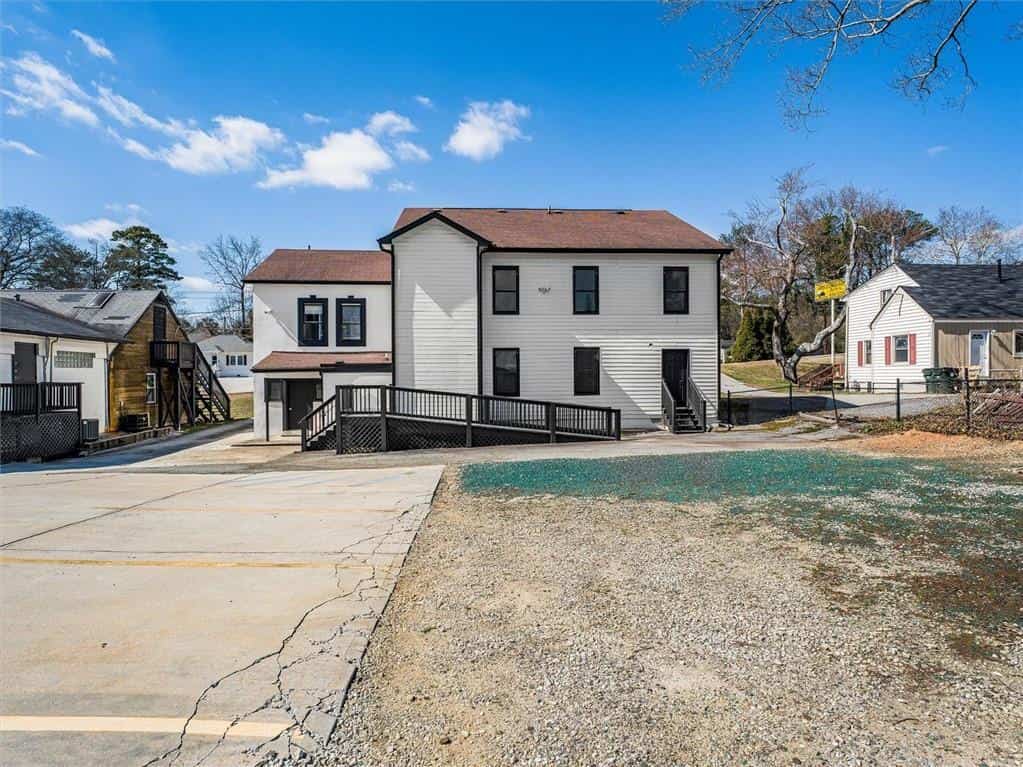 Listing photo 6