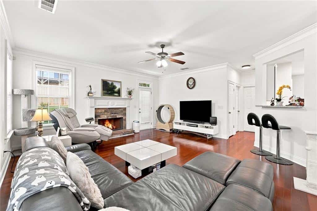 Listing photo 6