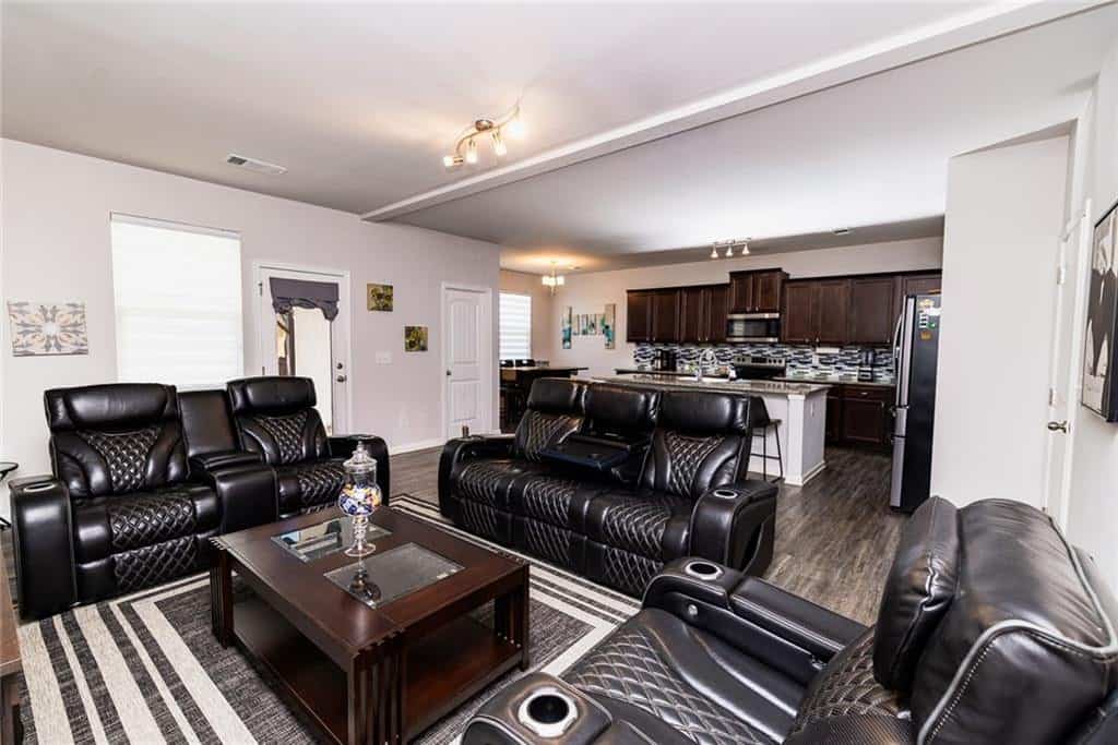 Listing photo 6