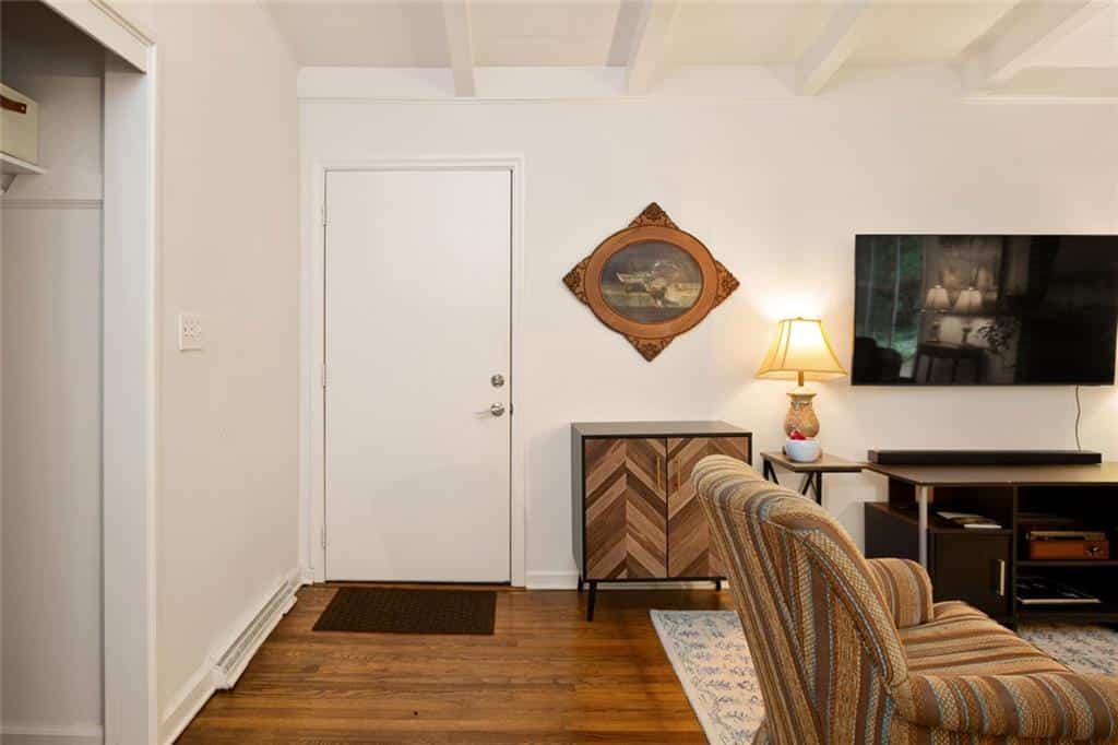 Listing photo 6