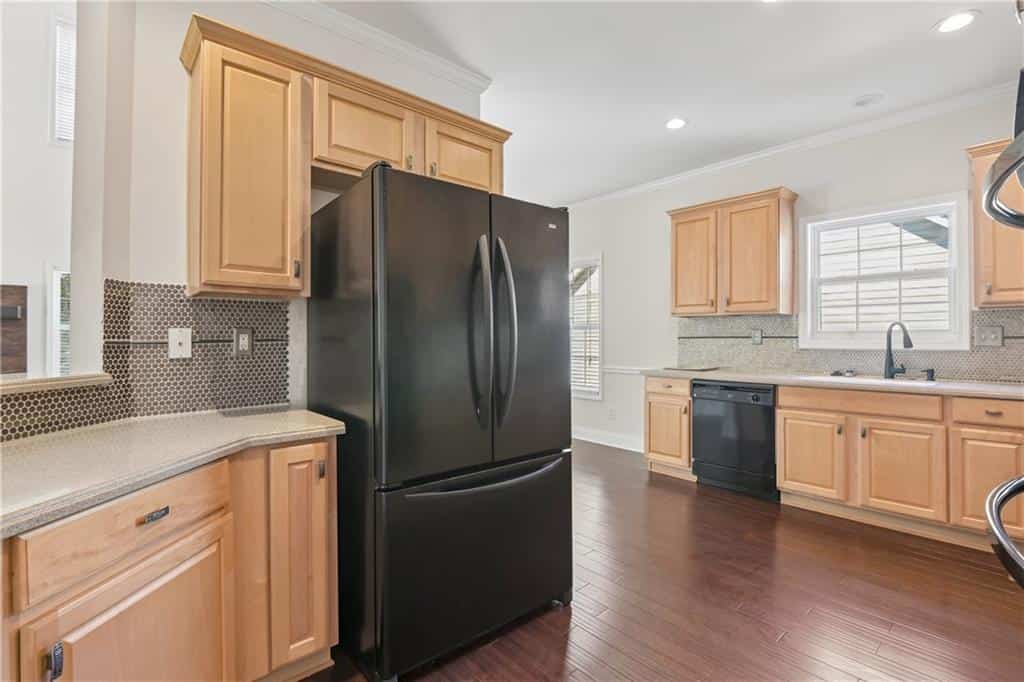 Listing photo 6