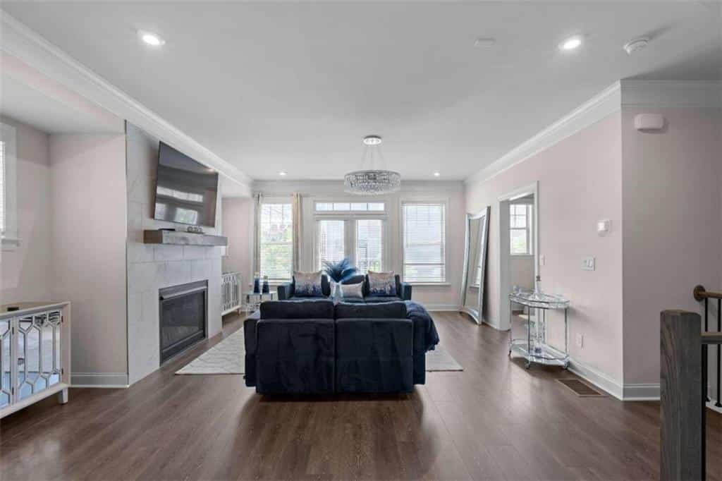 Listing photo 6