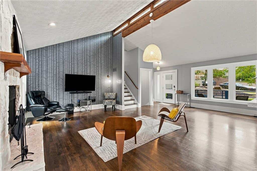 Listing photo 6