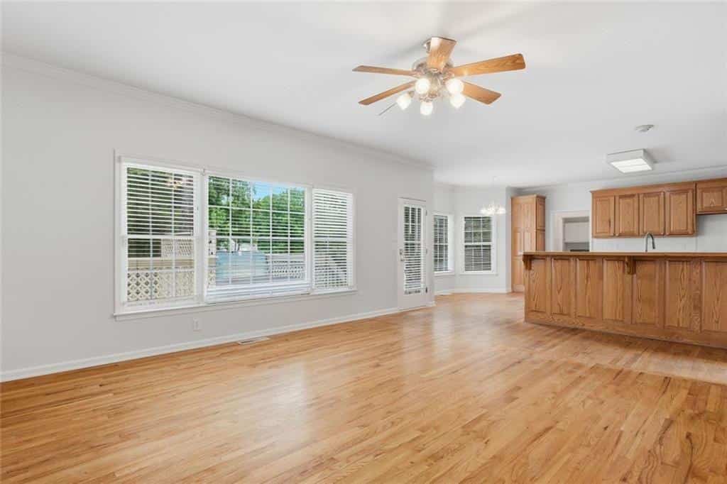 Listing photo 6