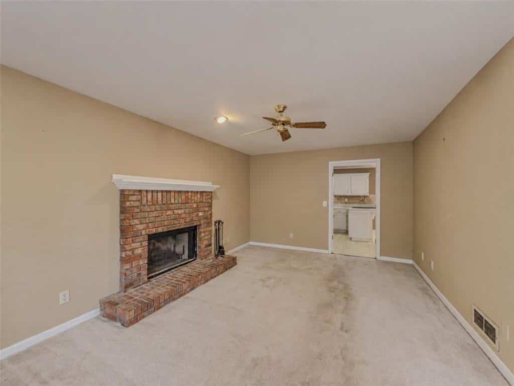 Listing photo 6