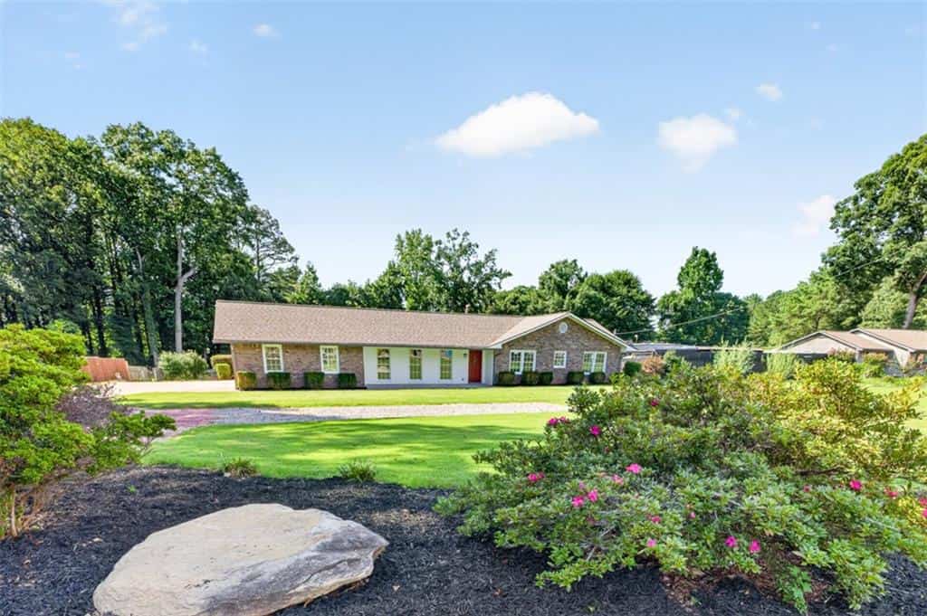 2637 Stone Drive SW, Lilburn, GA 30047