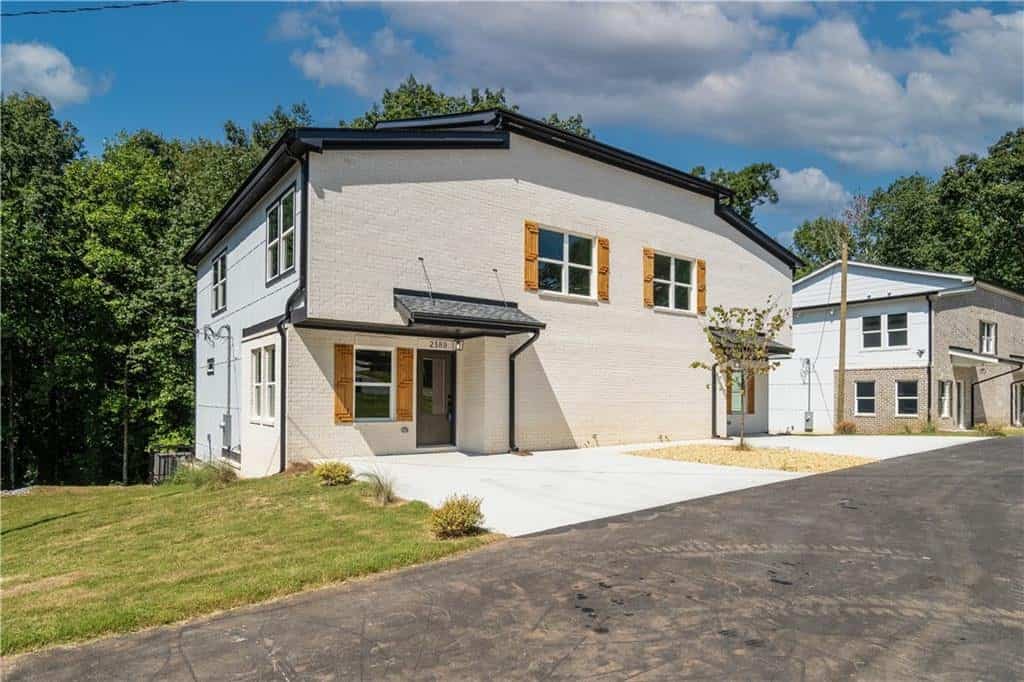 Listing photo 3