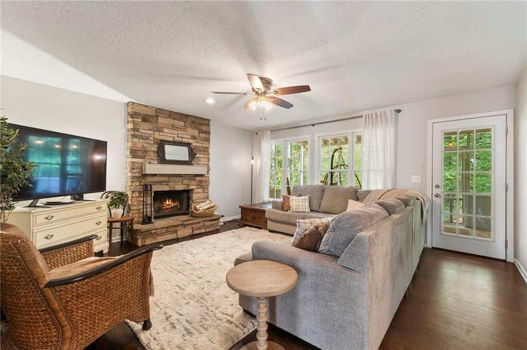Listing photo 6