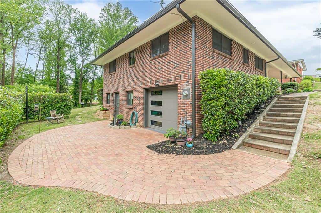 Listing photo 6