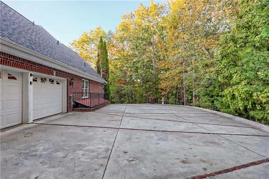 Listing photo 6