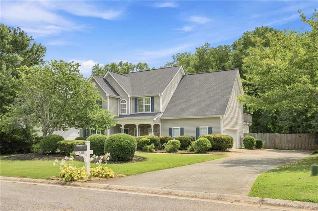 6356 Wilmington Way, Flowery Branch, GA 30542