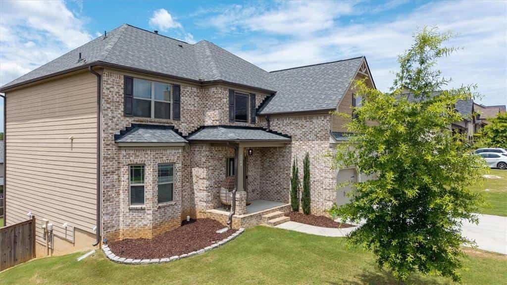 3769 Lake End Drive, Loganville, GA 30052