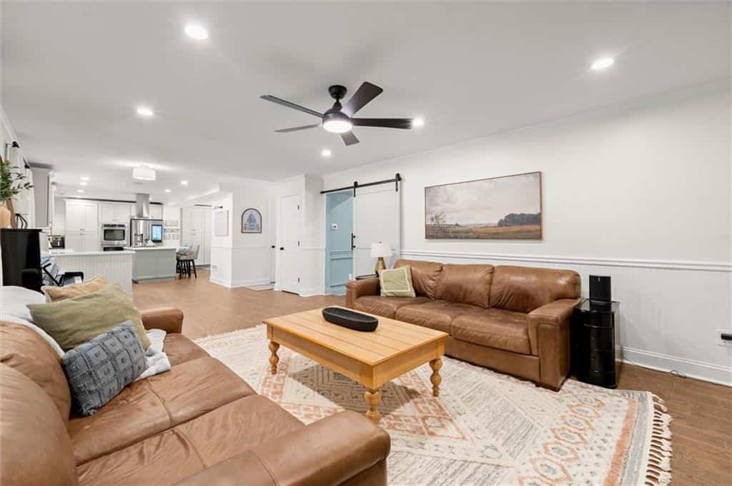 Listing photo 6