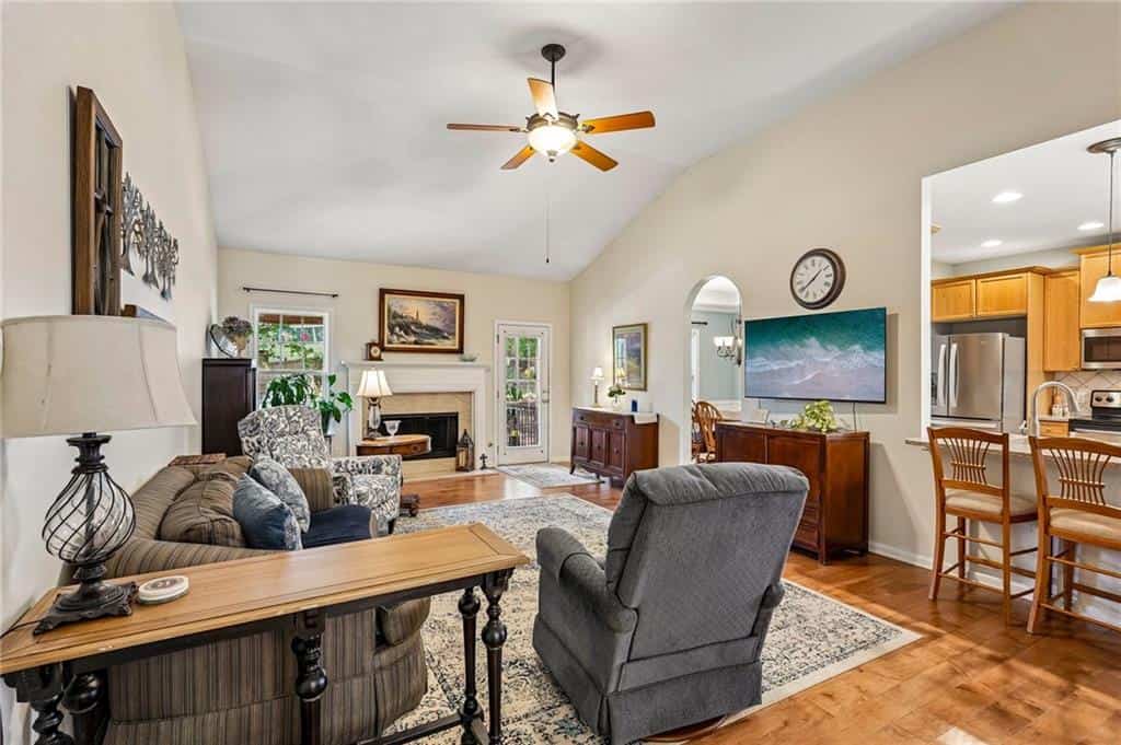 Listing photo 6