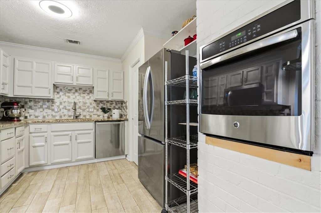 Listing photo 6