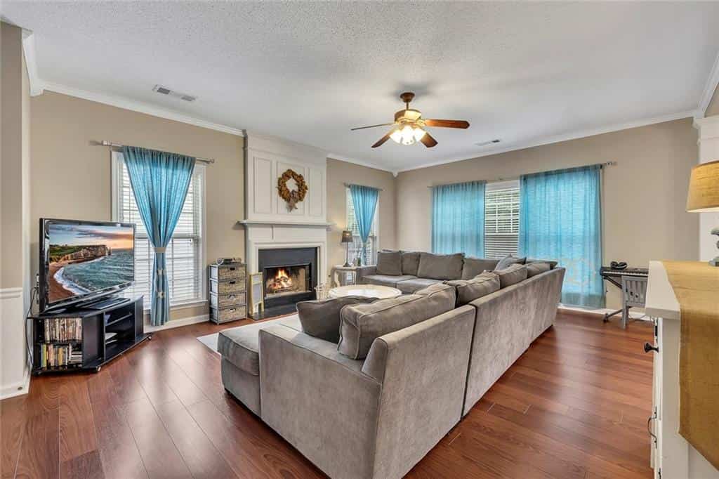 Listing photo 6