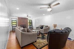 Listing photo 6