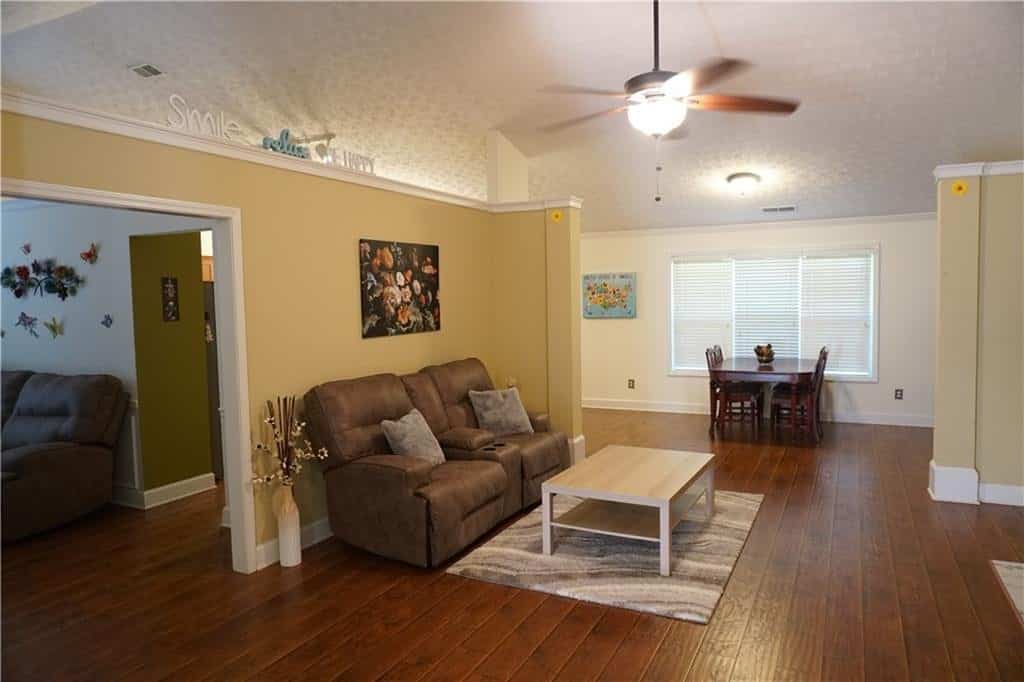 Listing photo 6