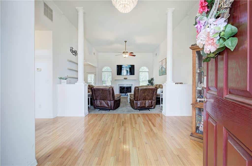 Listing photo 3