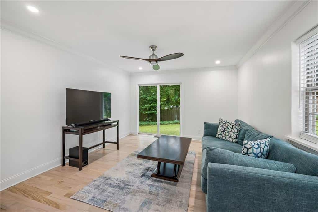 Listing photo 6