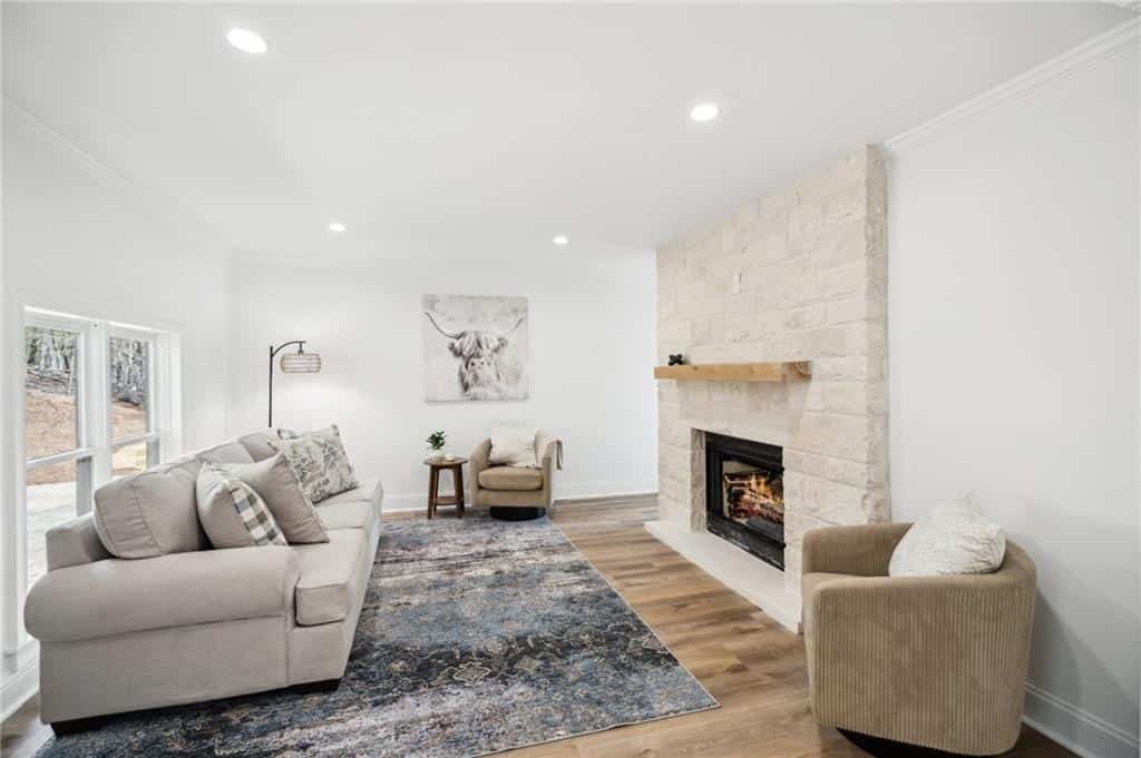 Listing photo 6