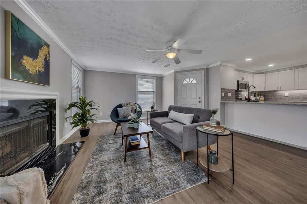 Listing photo 6