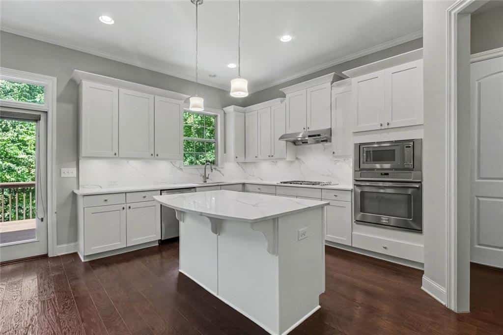Listing photo 6
