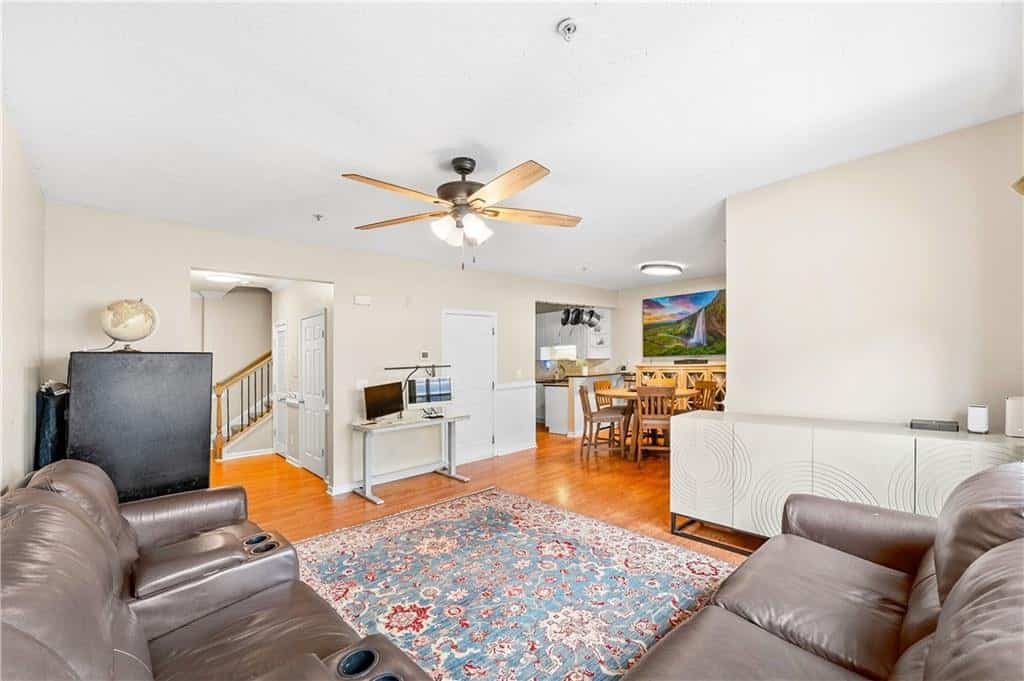 Listing photo 6