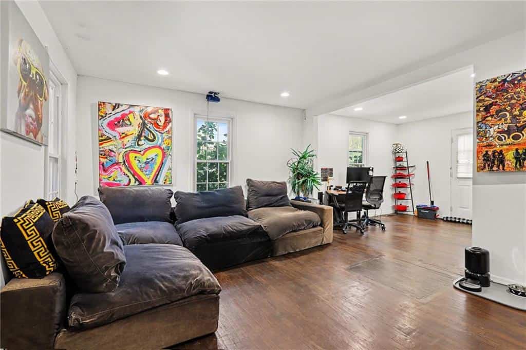 Listing photo 2