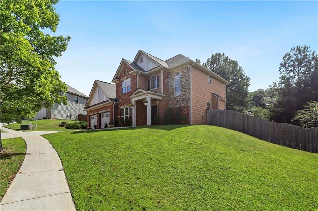 Listing photo 3
