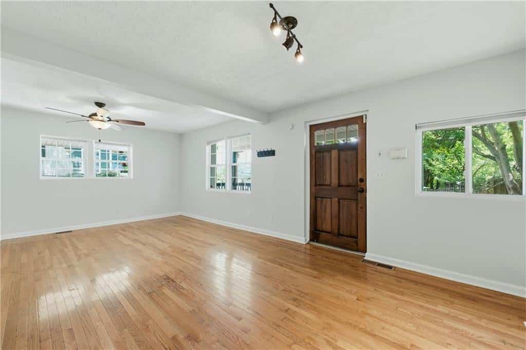 Listing photo 6