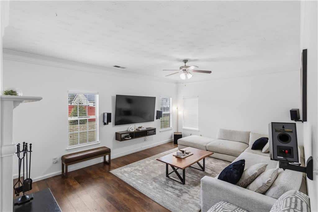 Listing photo 6