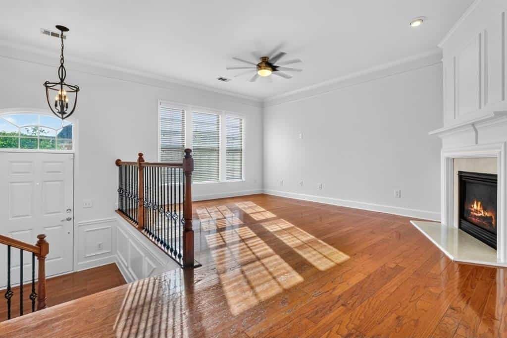 Listing photo 6