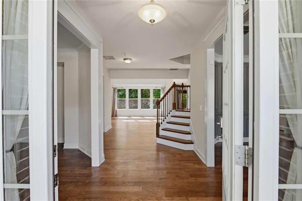 Listing photo 6