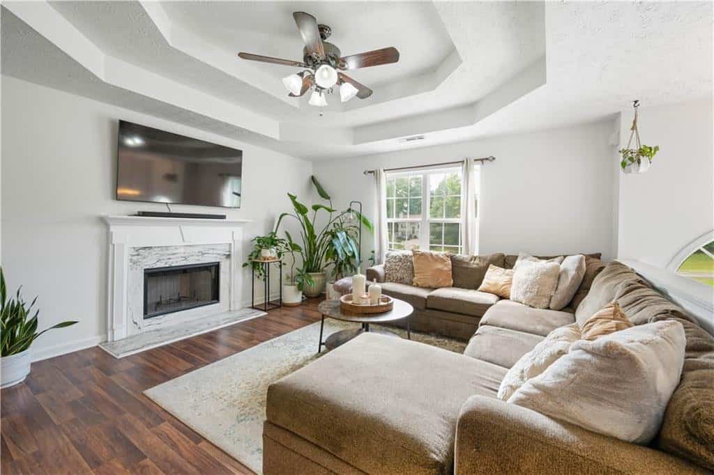 Listing photo 3