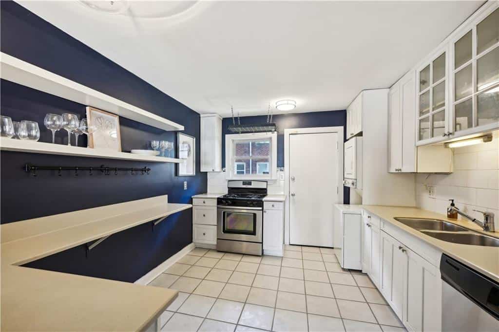 Listing photo 6