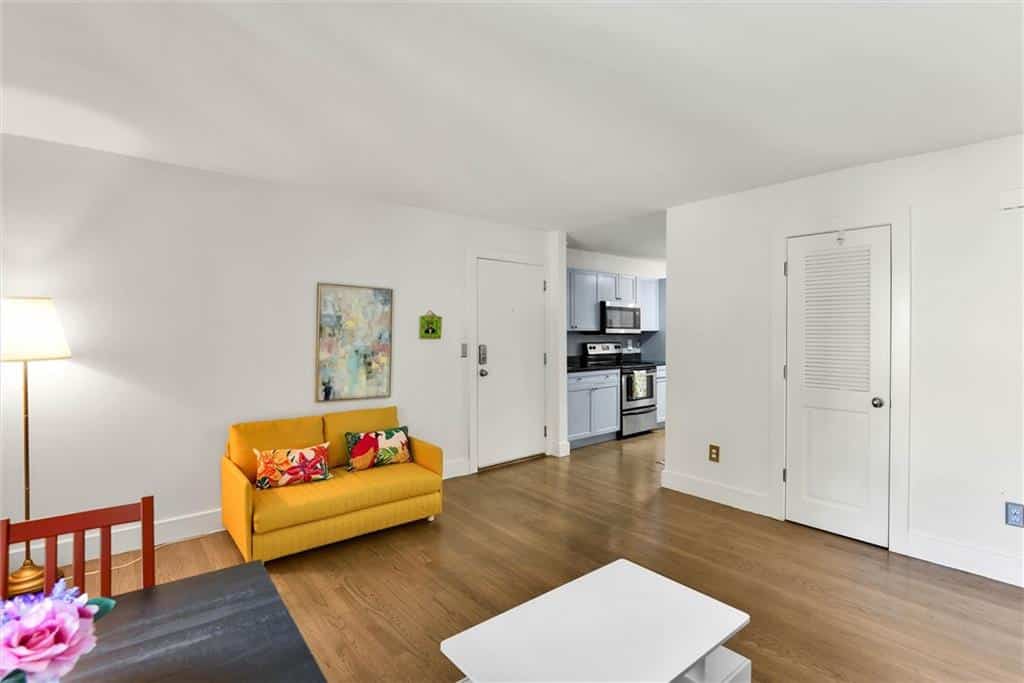 Listing photo 6