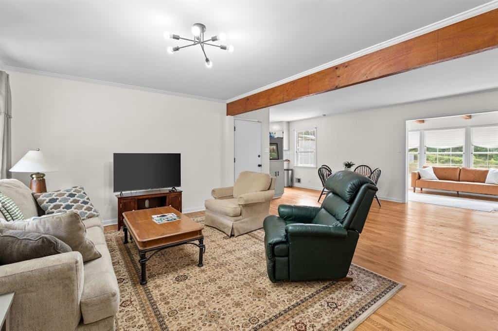 Listing photo 6