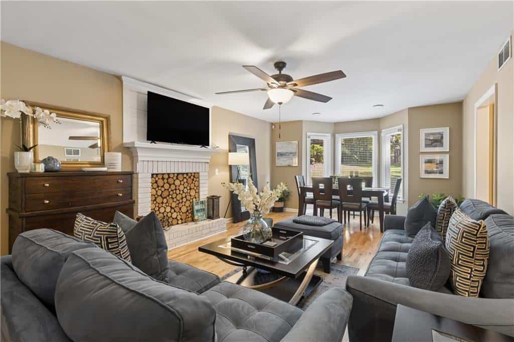 Listing photo 6