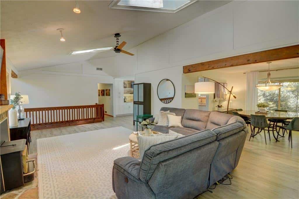 Listing photo 6