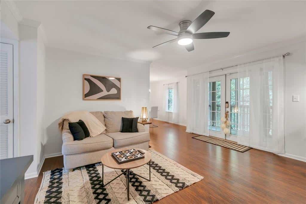 Listing photo 6