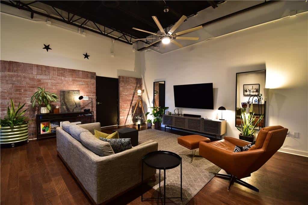 Listing photo 6