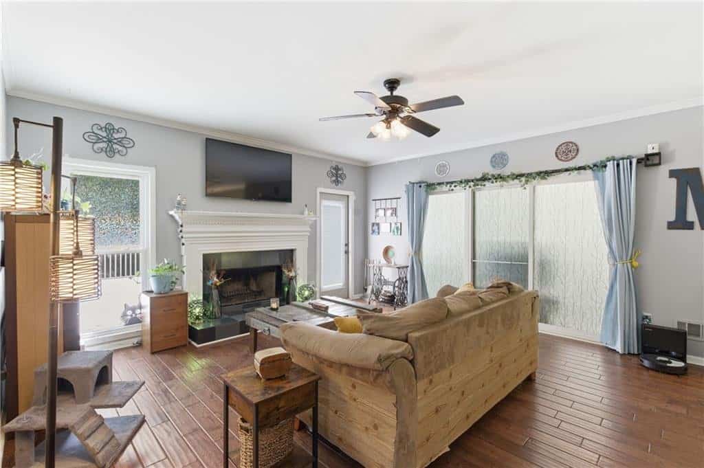 Listing photo 6