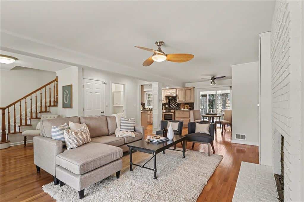 Listing photo 6