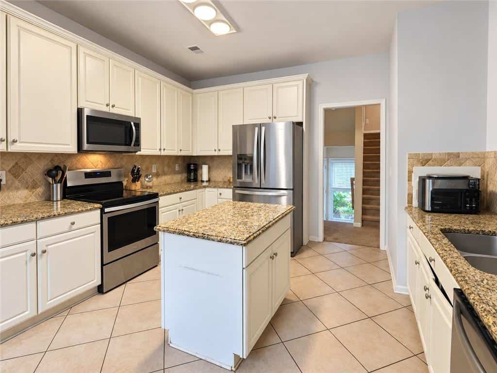 Listing photo 6