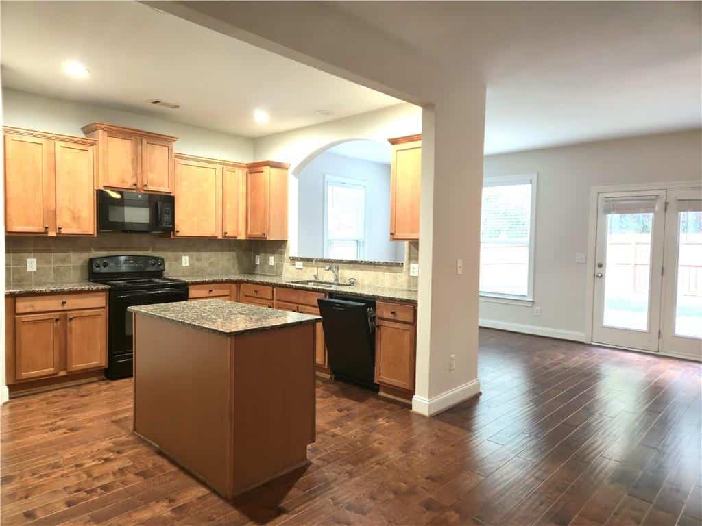 Listing photo 6